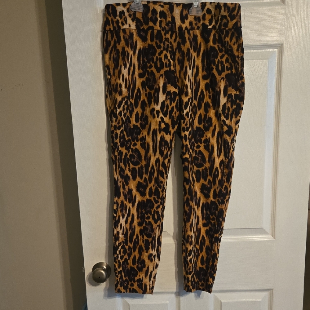 New York & Company Leopard Leggings